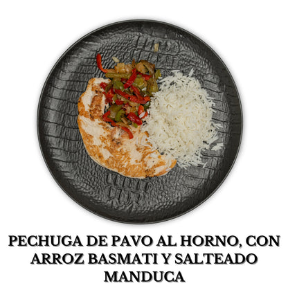Pechuga de pavo al horno, con arroz basmati y salteado manduca (alérgenos : Nada)