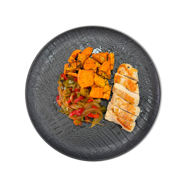 Pavo a la plancha con verduras salteadas y boniato asado