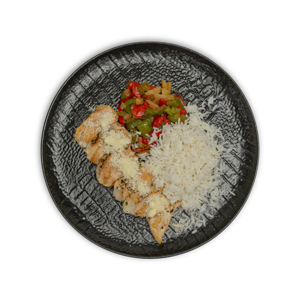 Pechuga de pollo sazonada con parmesano y chimichurri con arroz basmati
