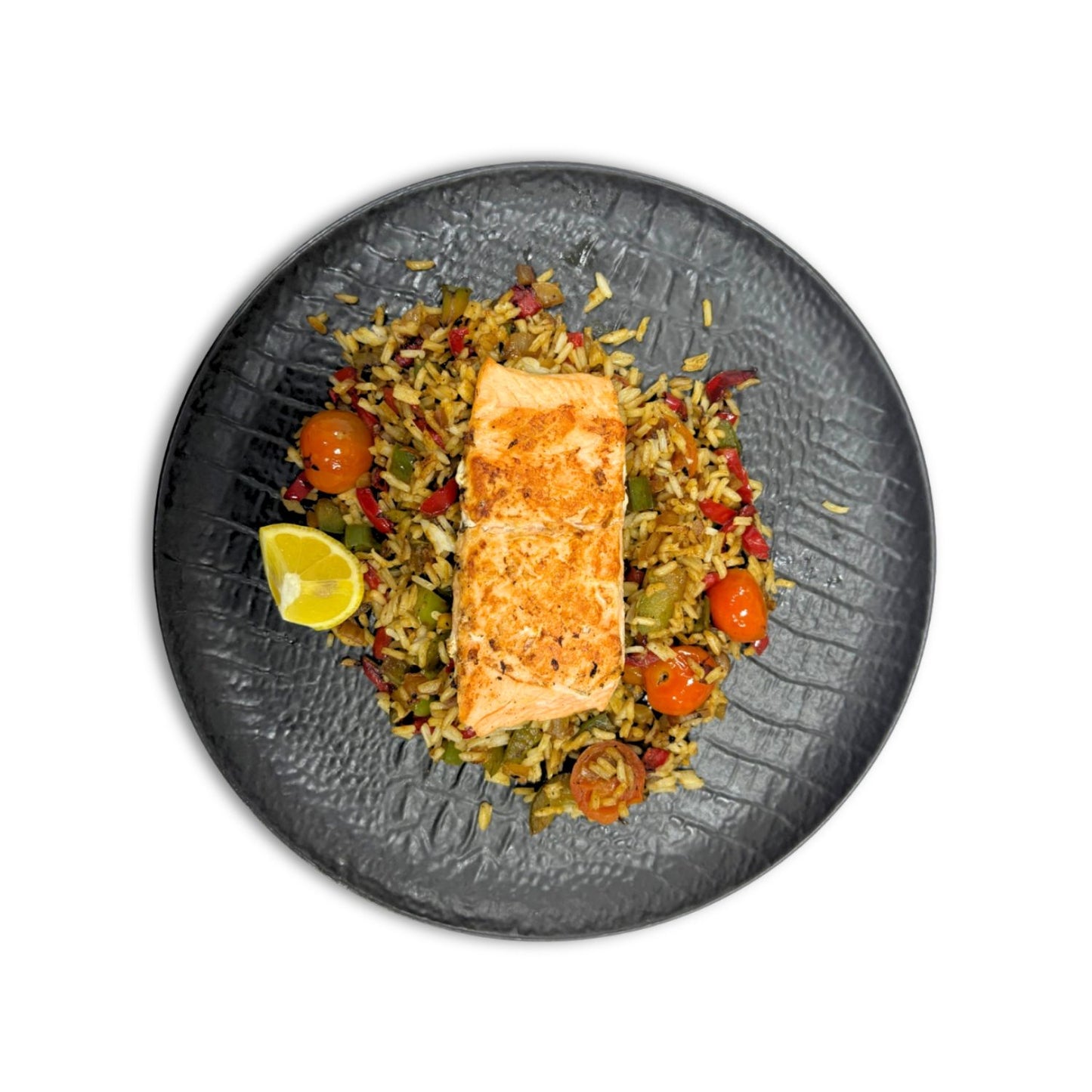 Salmón tostado con salteado de arroz con verduras